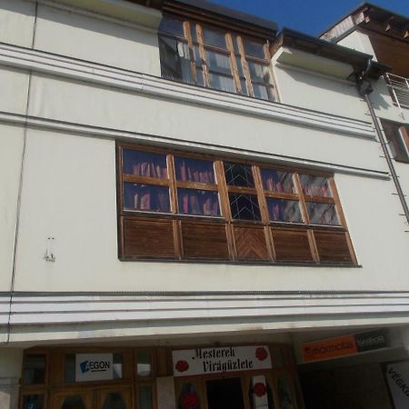 Hôtel Retron Szinva-Lux à Miskolc Extérieur photo