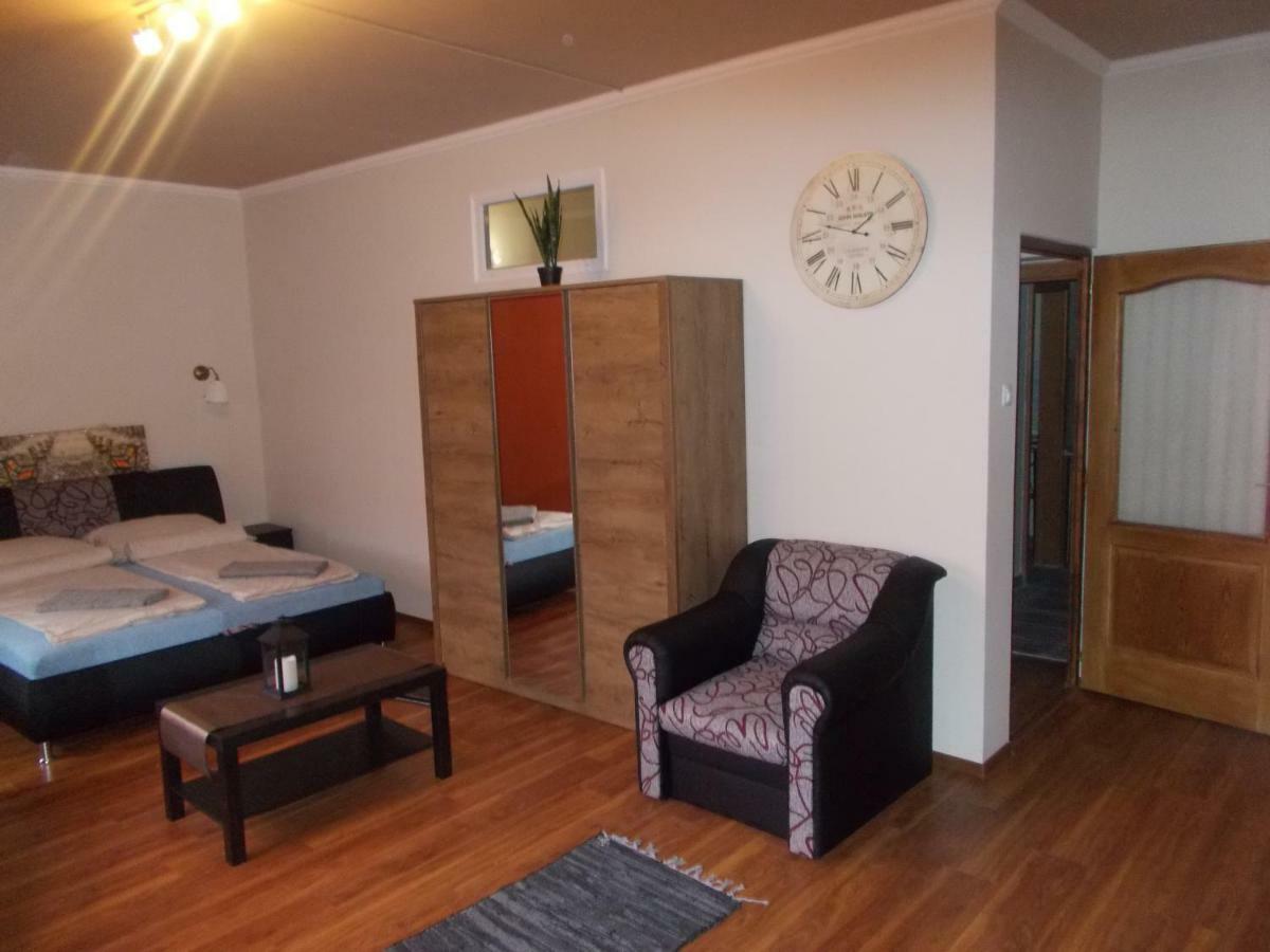 Hôtel Retron Szinva-Lux à Miskolc Extérieur photo