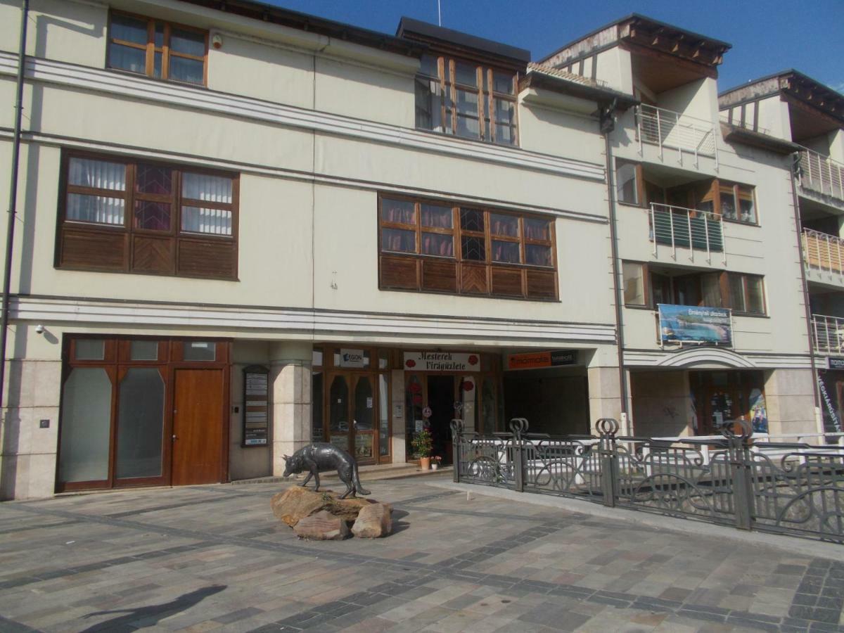 Hôtel Retron Szinva-Lux à Miskolc Extérieur photo